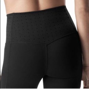 Nike Women’s Sculpt Training Capris